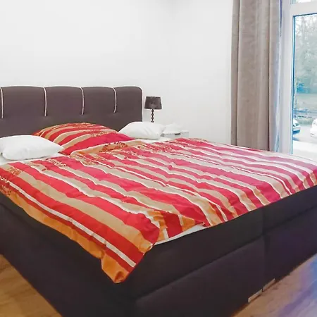 Moderne Direkt Am Kanal / Neubau